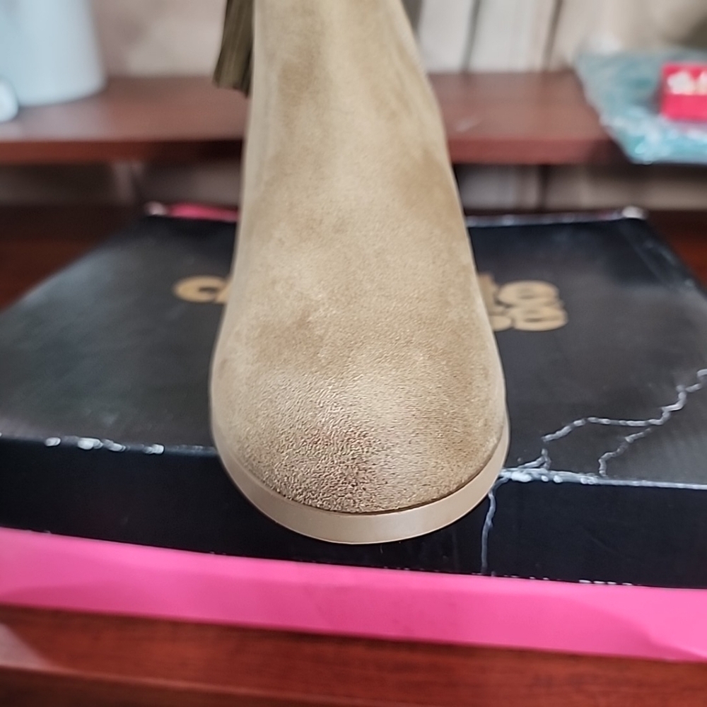 Charlotte Russe Camel Suede Like Ankle Boots . Brand New In The Box. Size 8 - Picture 3 of 6